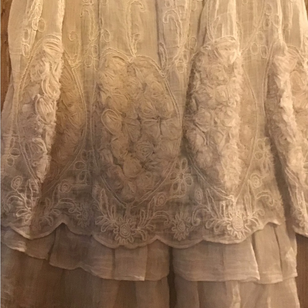 Embroidered tunic - Picture 3 of 4